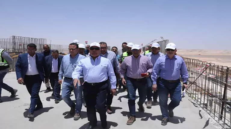 كامل الوزير يطلق مصنع جولدن أفينيو لإنتاج الملابس الجاهزة في المنيا