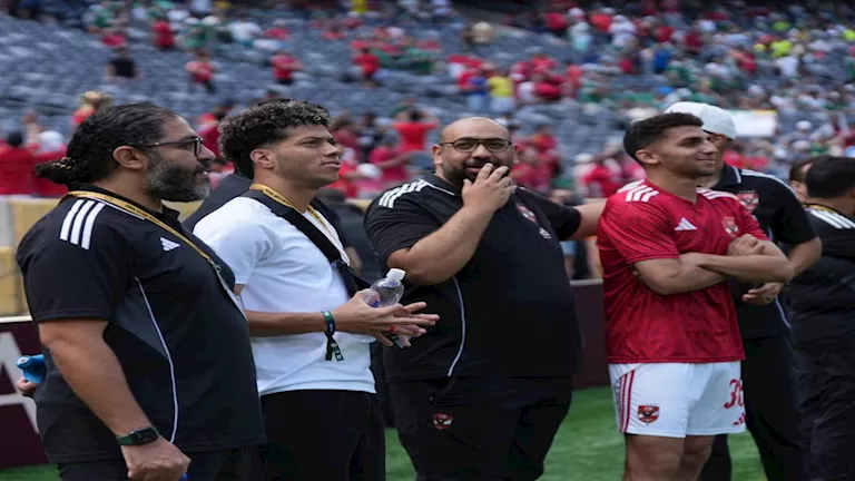 إمام عاشور يساند لاعبي الأهلى أمام بالميراس