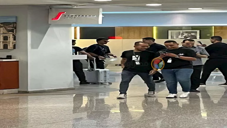 زيزو يصل مطار القاهرة