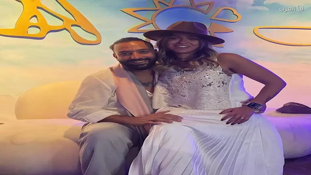 25 صورة تروي قصة حب ميدو وزوجته ودعمه لها في الملعب