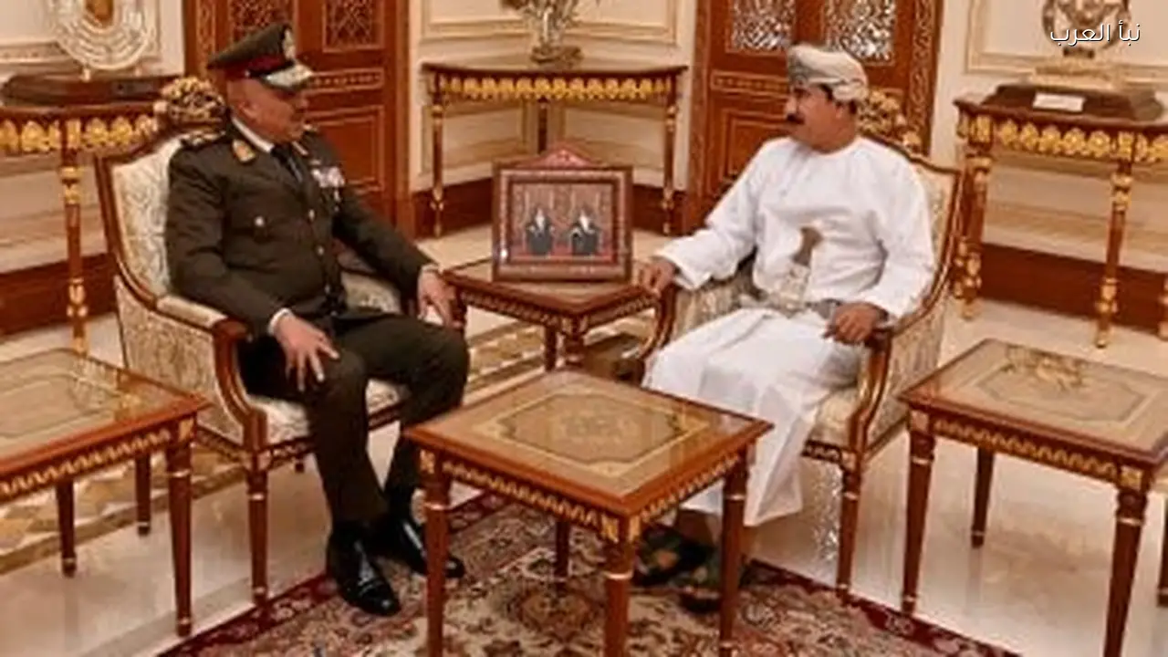 الفريق أحمد خليفة يعود إلى الوطن بعد زيارة رسمية لعمان