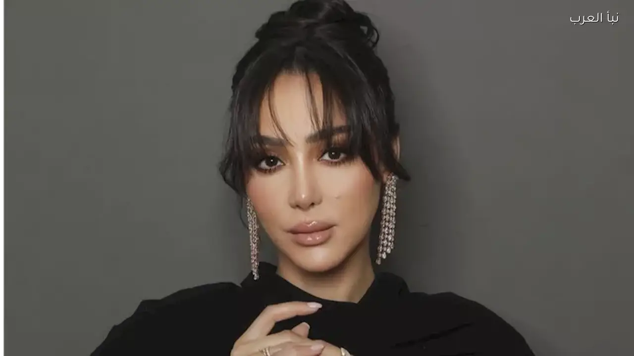 بسمة بوسيل تتألق بفستان قصير في أحدث ظهور لها، والجمهور يتساءل عن “خاتم الزواج”