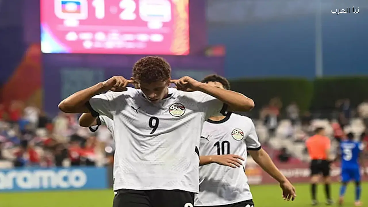 ثنائي مصري سابق يرتدي قميص برشلونة الإسباني قبل حمزة عبد الكريم