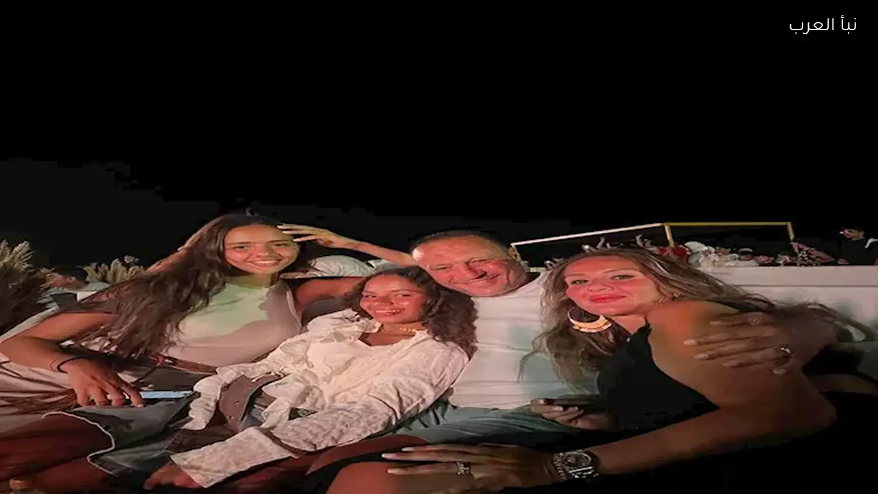 نادر السيد يشارك صورًا جديدة مع أسرته قبل تسليم عمله الفني