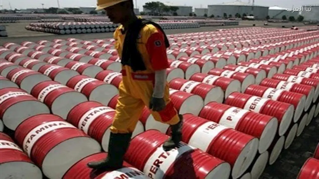 سعر خام برنت يتجه نحو 100 دولار بعد الضربات على إيران