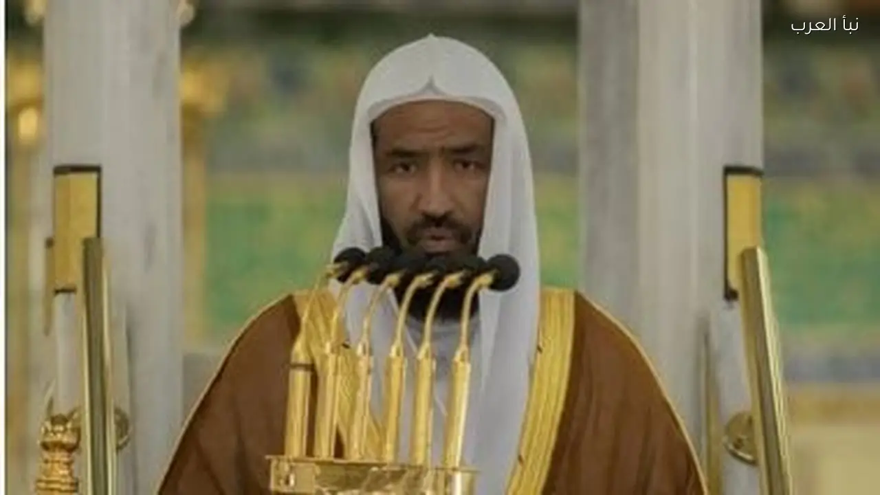 أئمة الحرمين يؤمون المصلين في أول صلاة تراويح