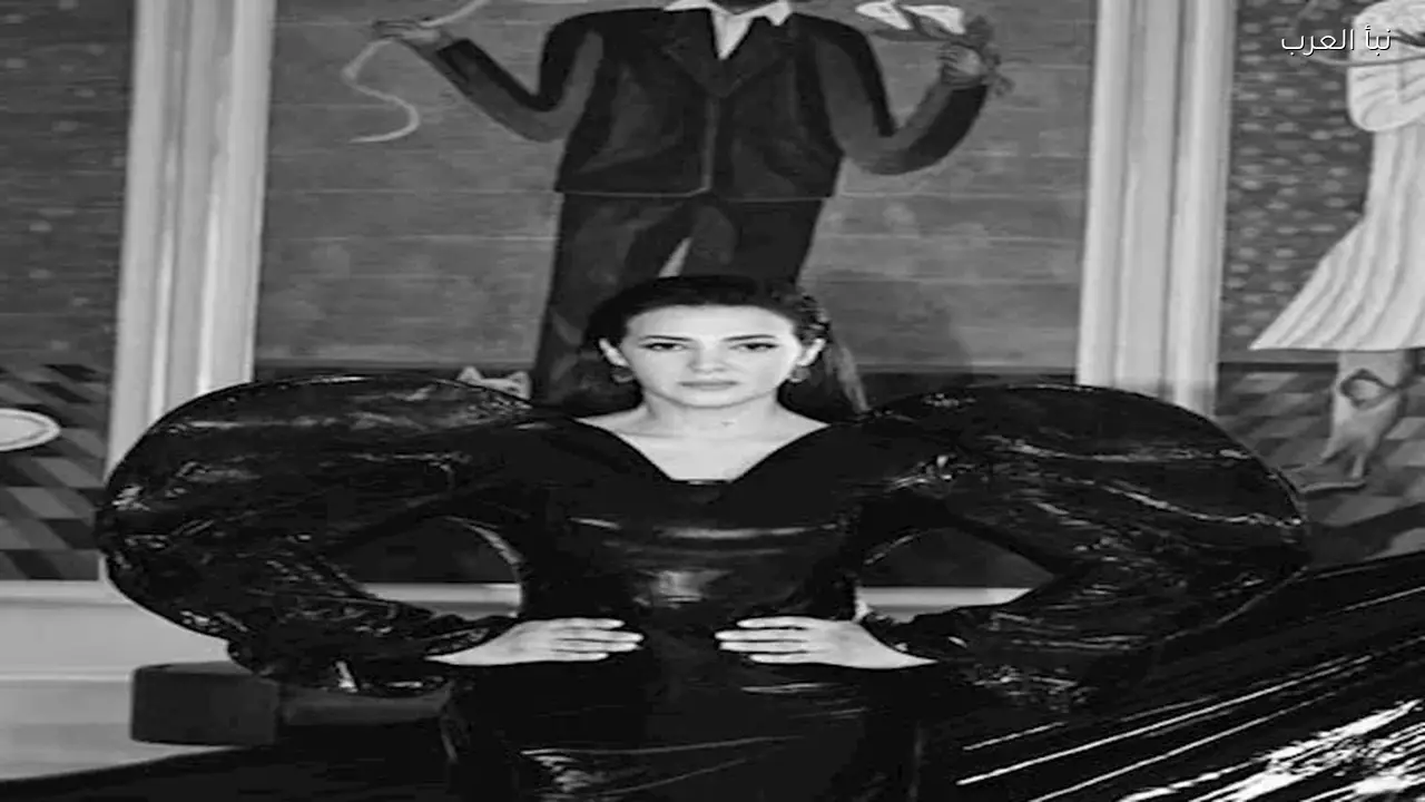 دنيا سمير غانم تتألق بفستان بأكتاف ضخمة في إطلالة مميزة