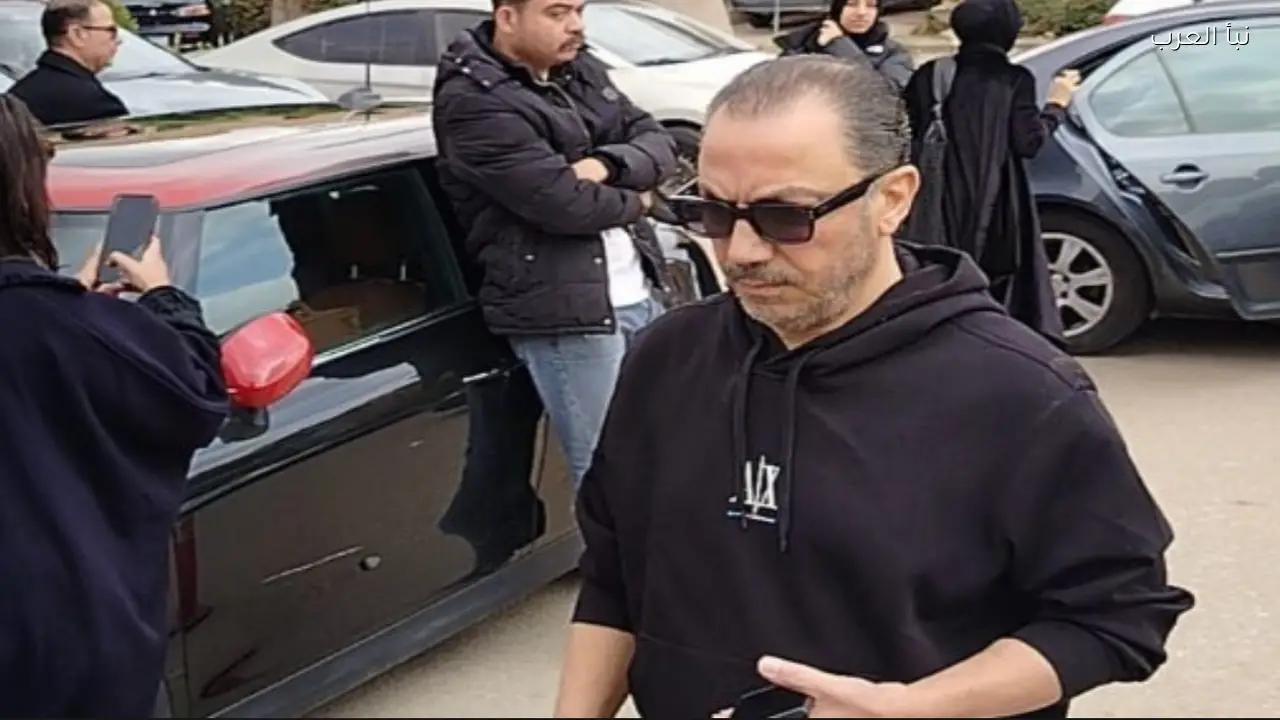 طارق لطفي يحضر جنازة شقيق الفنانة زينة في مسجد حسن الشربتلي