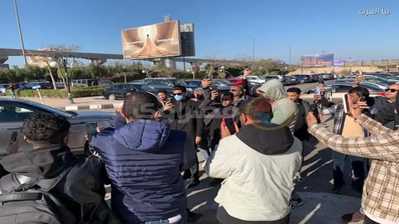 عزاء والد الفنانة مي عمر سيقام اليوم في القاهرة