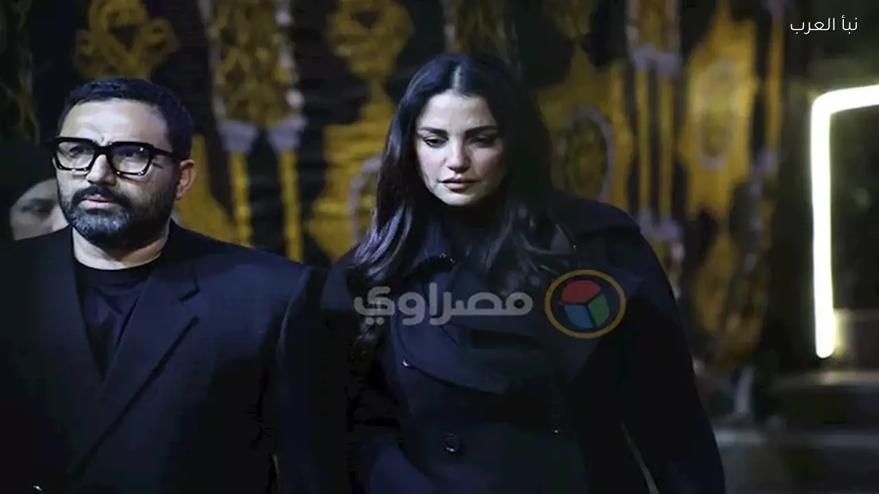 مي عمر تتلقى العزاء في والدها بحضور درة وعمرو يوسف وإدوارد في مسجد الشرطة