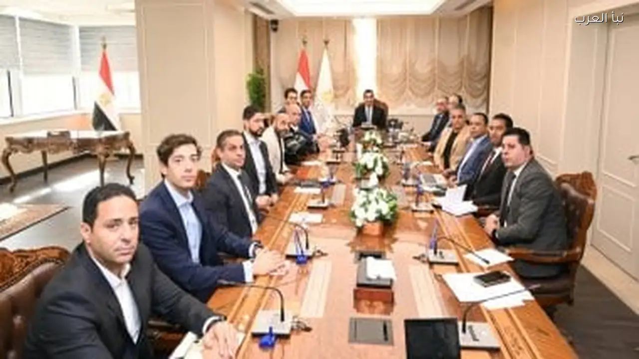 وزير الشباب والرياضة يبحث استعدادات ماراثون المتحف الكبير