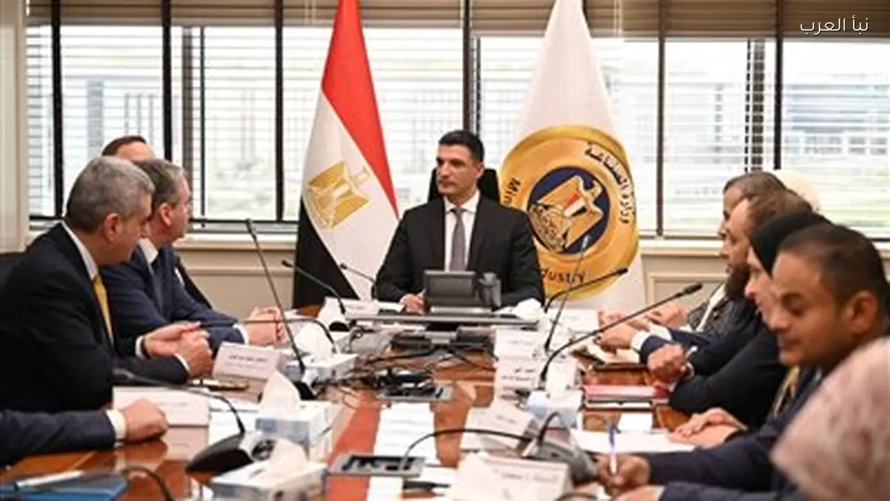 وزير الصناعة يبحث اليوم إنشاء أول مصنع لإنتاج سيانيد الصوديوم باستثمارات 200 مليون دولار