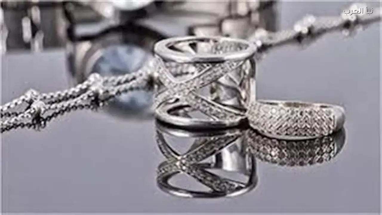 أسعار الفضة تنخفض بأكثر من 5% خلال تعاملات اليوم