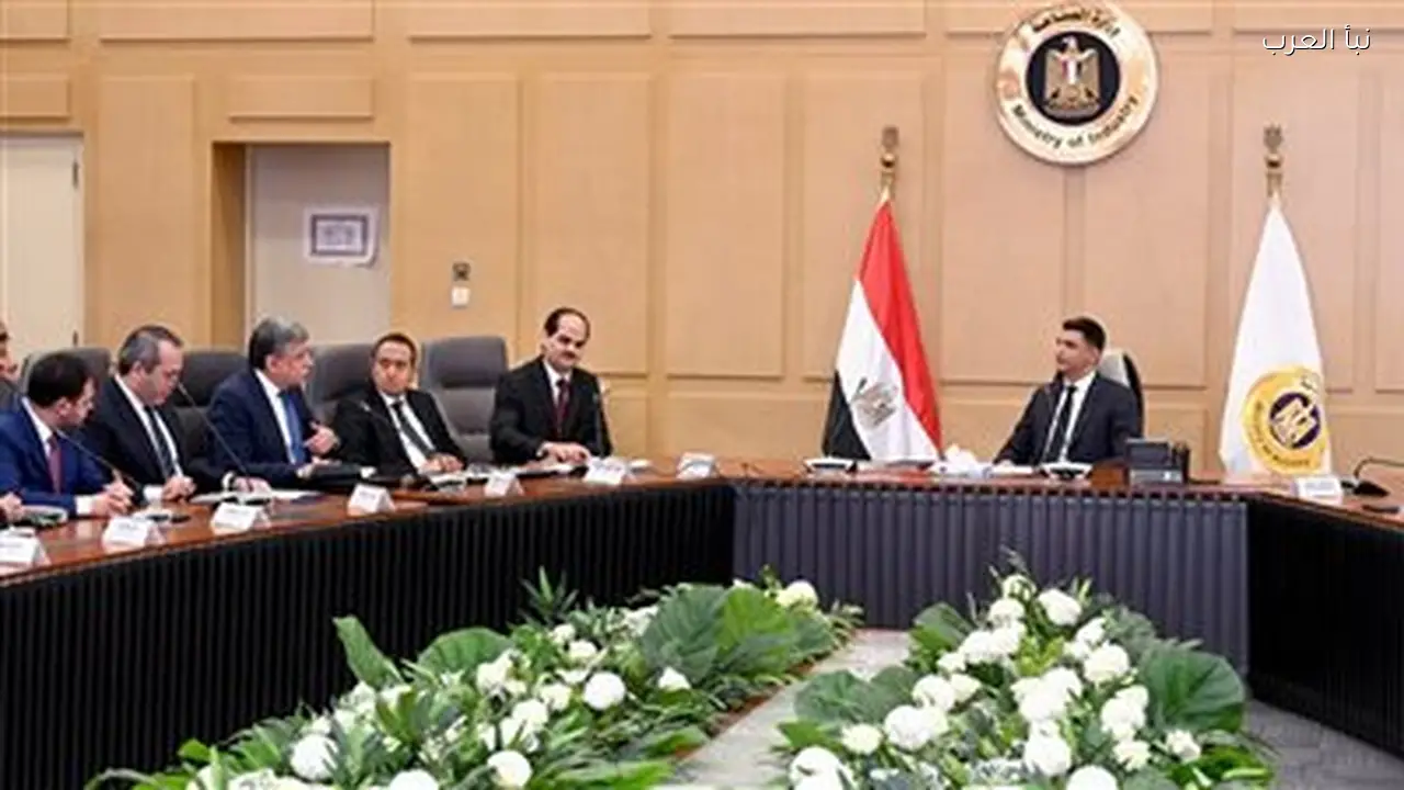 اجتماع وزير الصناعة مع مصنعي السيراميك اليوم لبحث تحديات القطاع