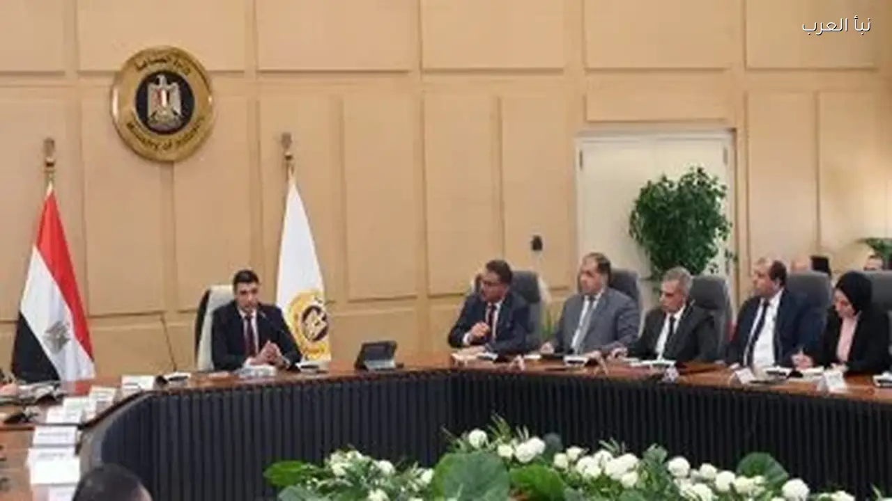 البنك المركزي يبحث مستجدات استراتيجية الصناعة اليوم