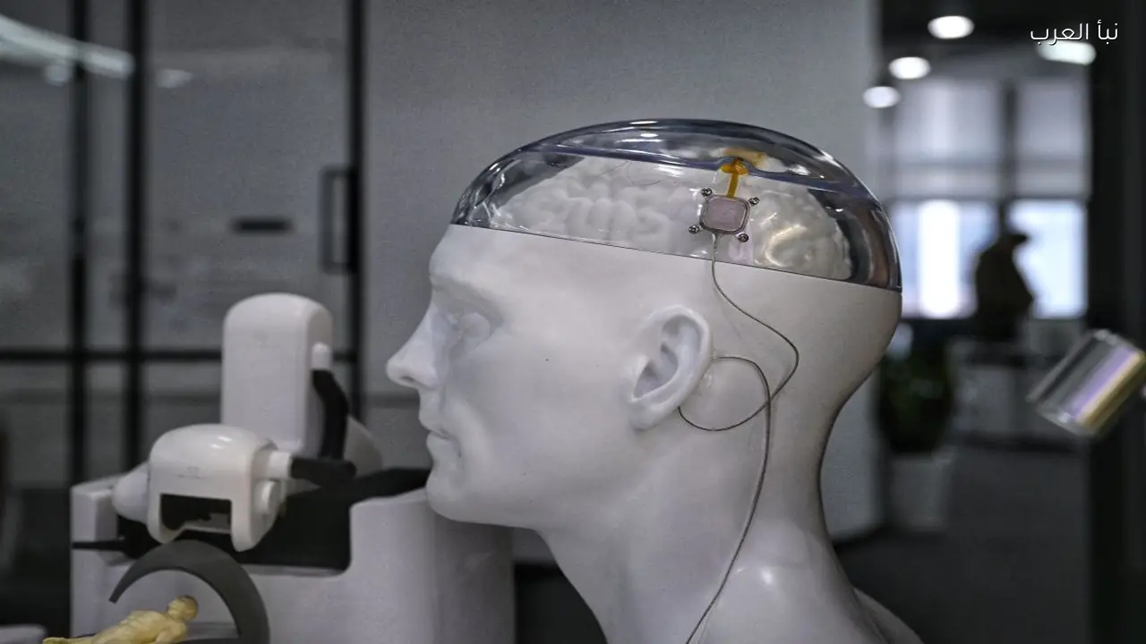 الصين توافق على تسويق رقاقات دماغية تنافس “نيورالينك”