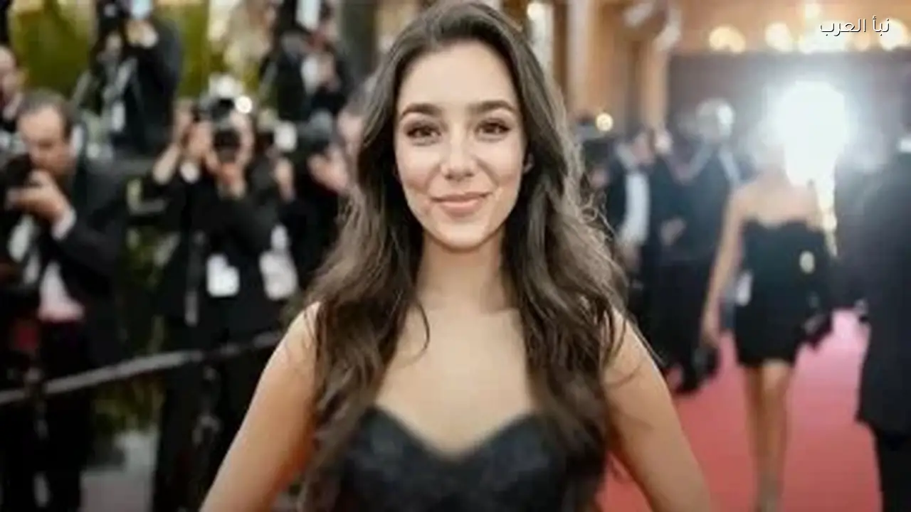 تيلي نوروود تثير الجدل حول ابتكاراتها في فنون الذكاء الاصطناعي