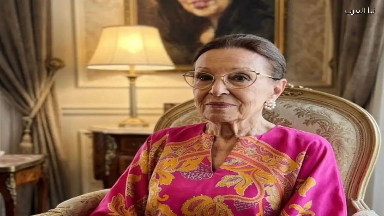 حسام داغر يدعم نجاة الصغيرة بصورة جديدة ويقول: ربنا يديها الصحة