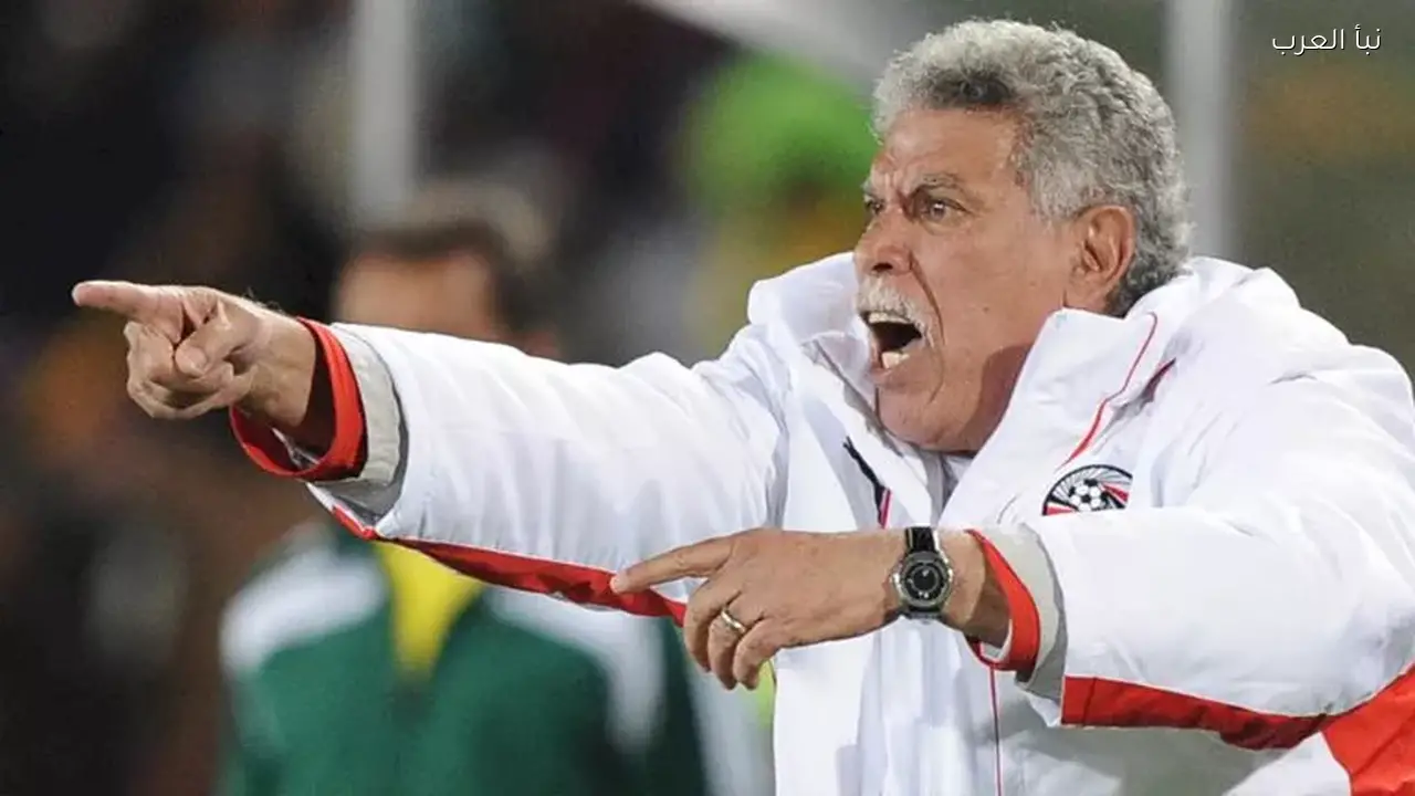 حسن شحاتة يتفاعل مع أبناء الراحل محمد صبري خلال مباراة أوتوهو