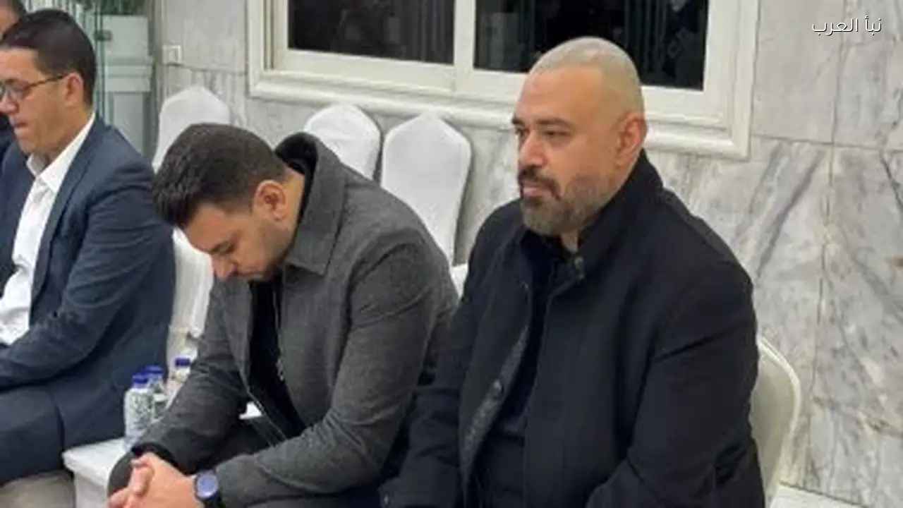 خالد تاج الدين يستقبل نجوم الغناء في عزاء والده
