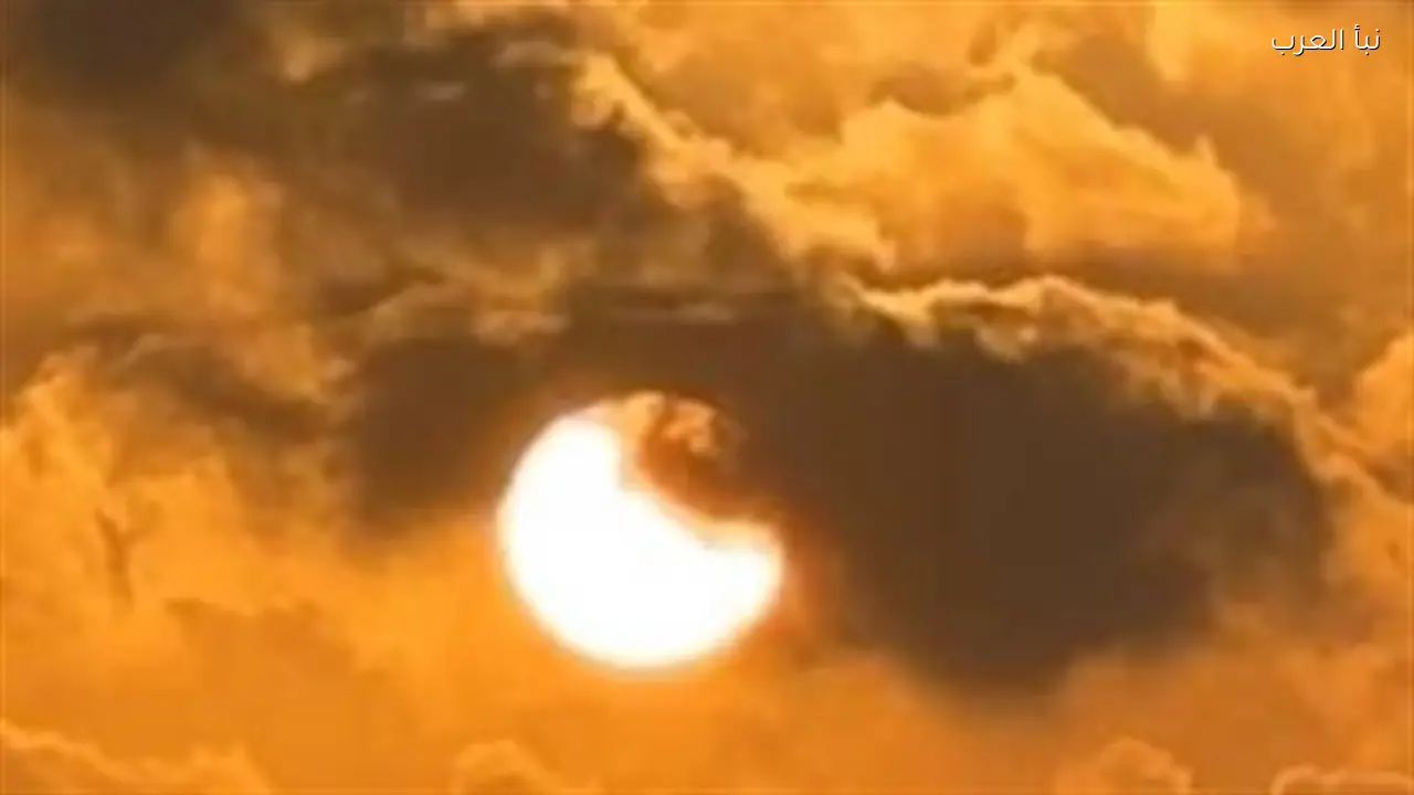 علامات ليلة القدر عند طلوع القمر وشرح وصف “مثل شق جفنة”