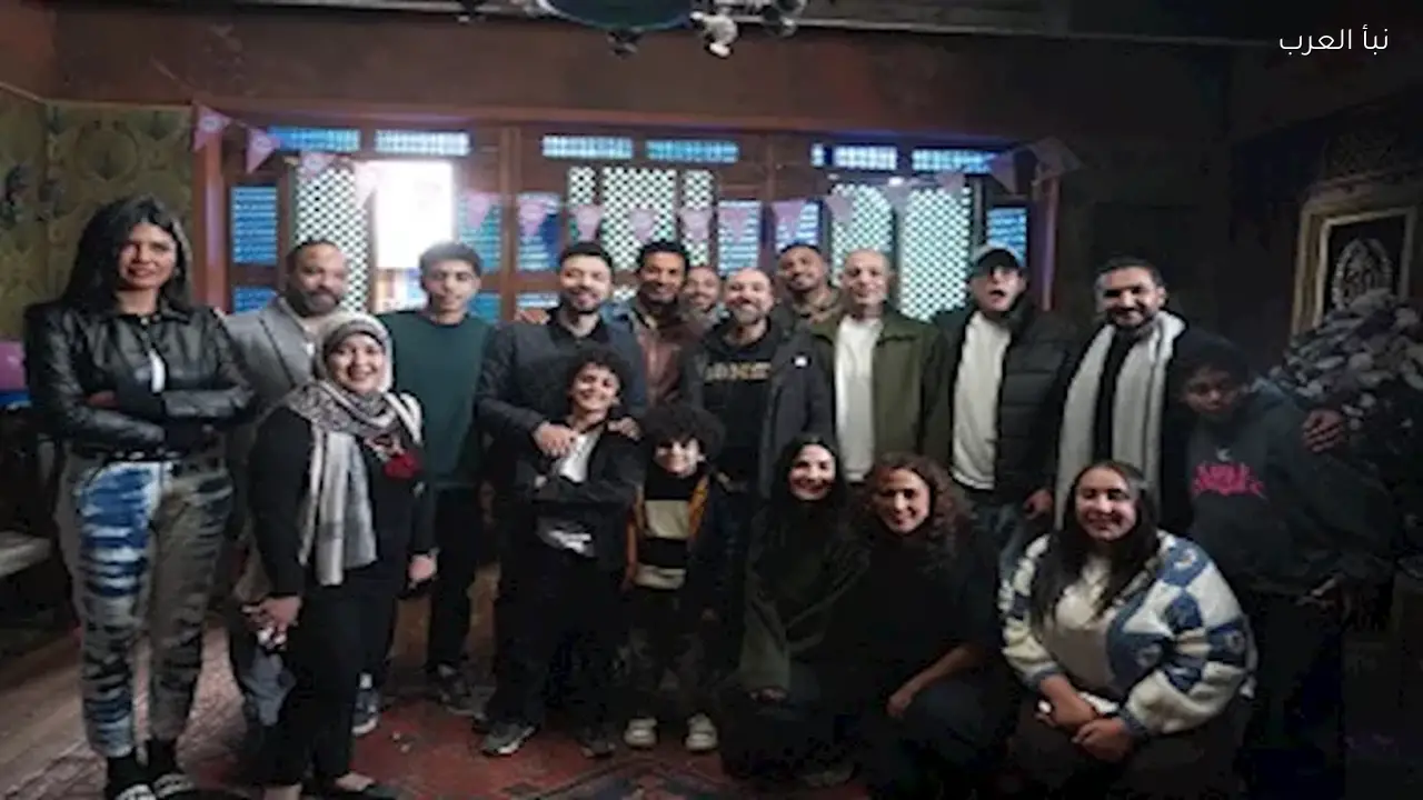 عمرو سعد يحتفل بانتهاء تصوير “إفراج” مع فريق العمل اليوم