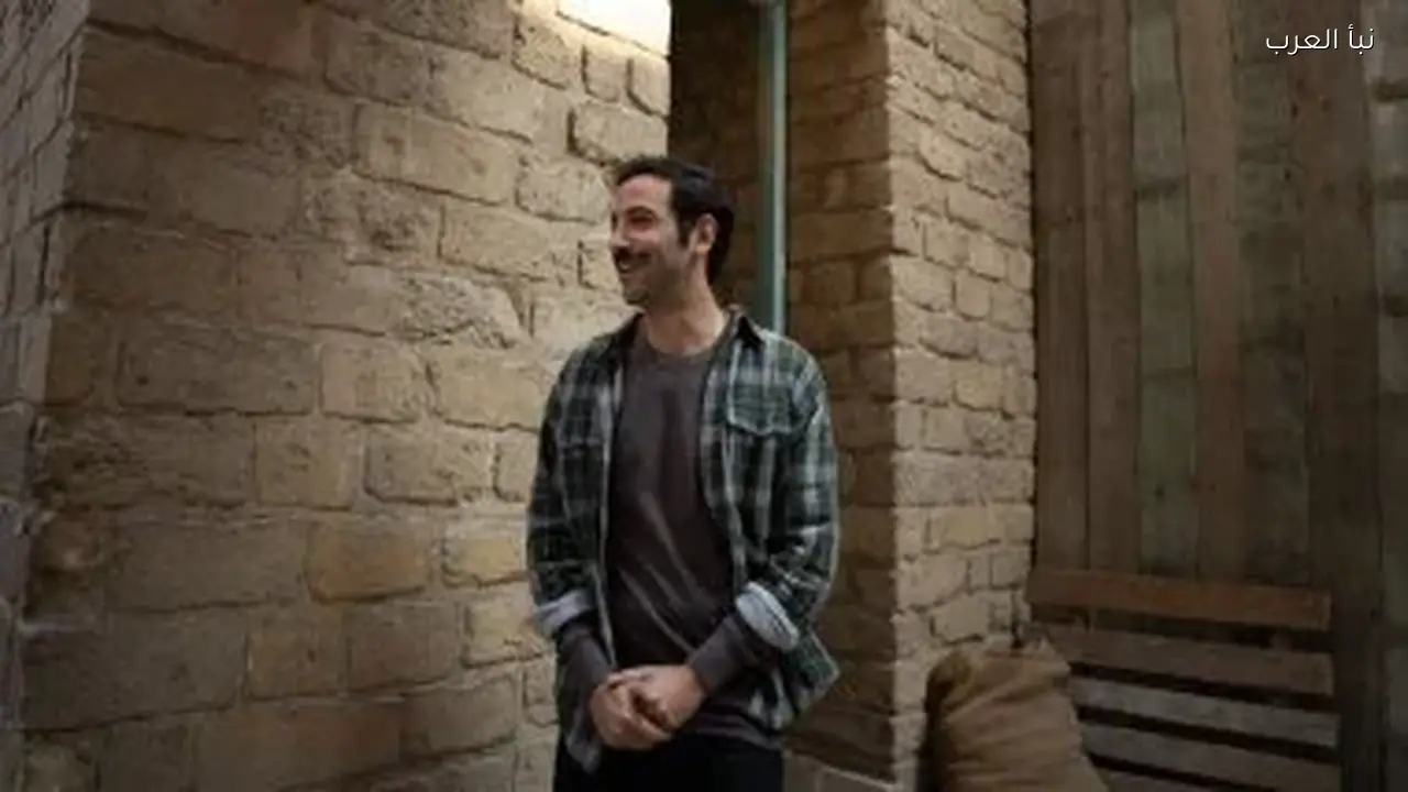 كريم قاسم يستعين بمراجع بصرية لنجوم الثمانينيات في دور منعم بمناعة