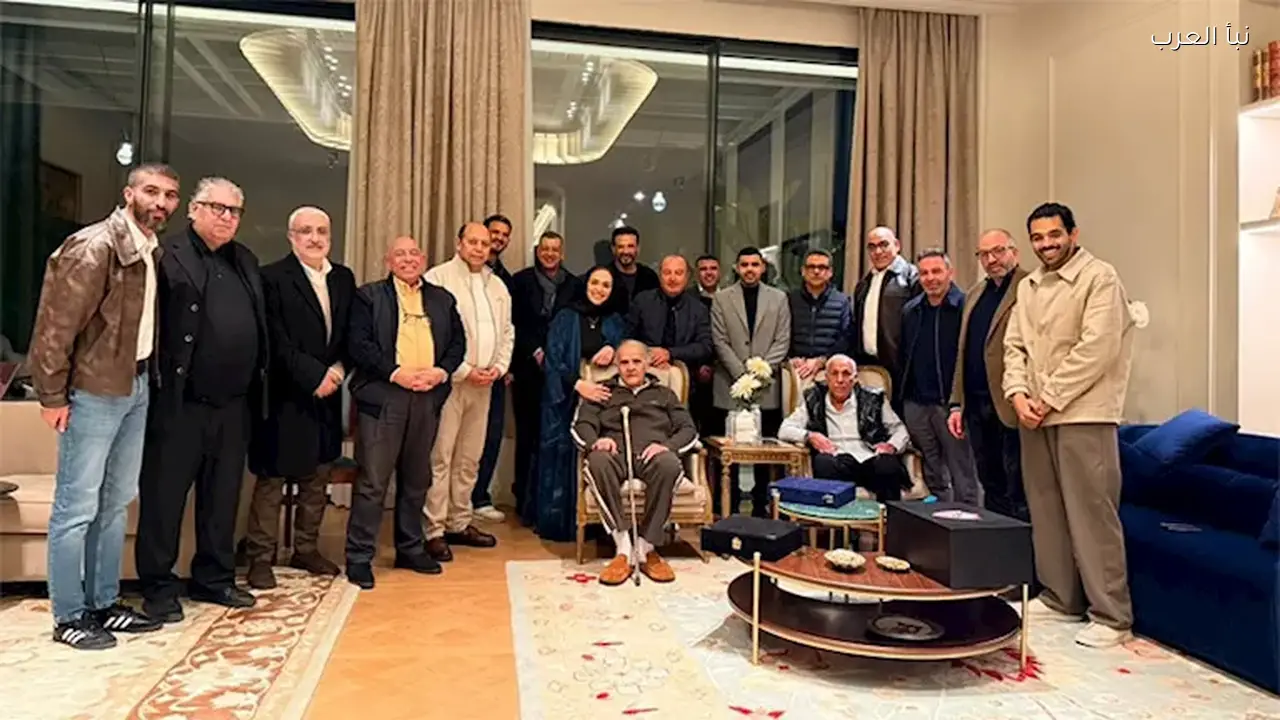 مجلس الزمالك يمنح ممدوح عباس درع الرئاسة الشرفية للنادي